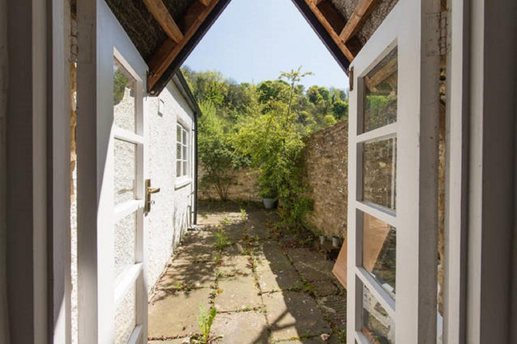 The Old Court House Hotel Castle Combe Exterior foto